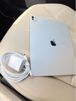 iPad Pro 13 inch display 7th generation Oled Display