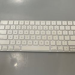 Apple Magic 2 A1644 2nd Gen QWERTY Standard Keyboard White Wireless Bluetooth - $39