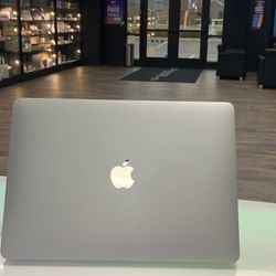 2020 MacBook Air  13-inch Intel Core I3 128GB SSD/8GB Ram Like New