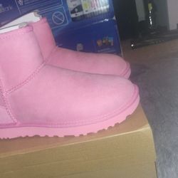 UGG BOOTS. PRETTY PINK UNIQUE!  Women's Classic Mini  2. SIZE 7