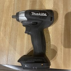 Makita 3/8” impact wrench 18v tool only like new condition $100 in n Lakeland 