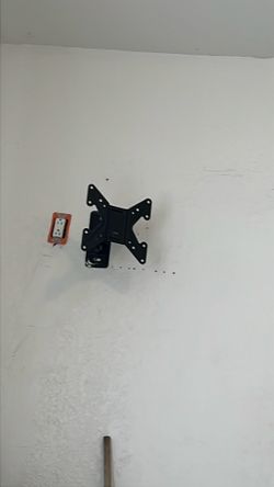 Tv/monitor holder