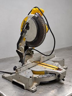 DEWALT Corded Miter Saw – Sierra Ingletadora