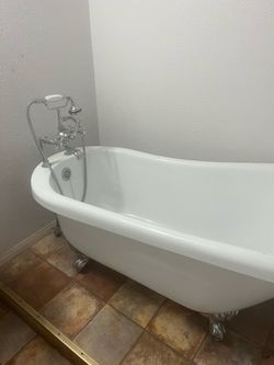 Claw foot tub