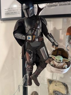 Hot Toys The Mandalorian And Grogu Deluxe 1:6th Scale Figure Complete