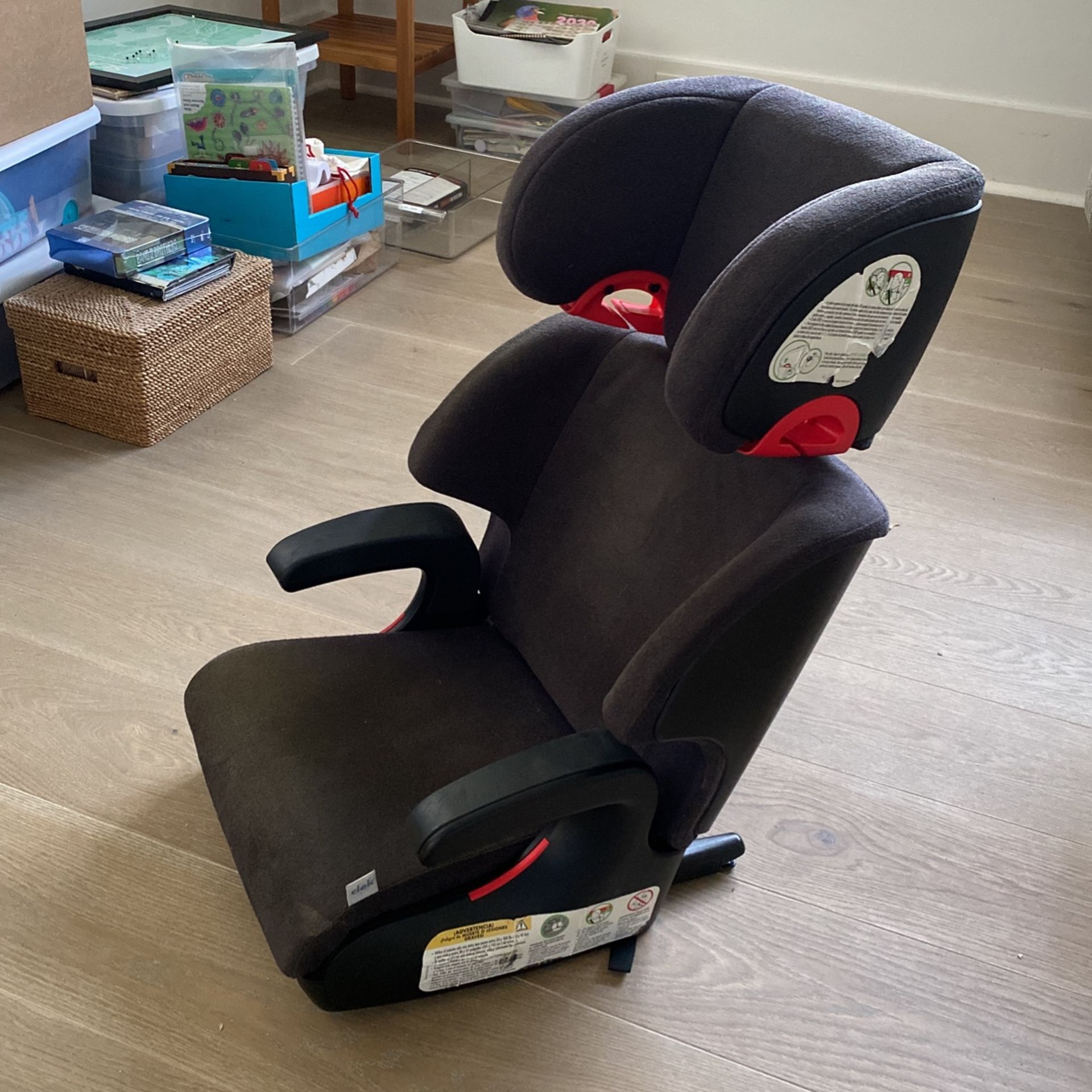 Clek Oobr Booster Car Seat for Sale in Seattle WA OfferUp