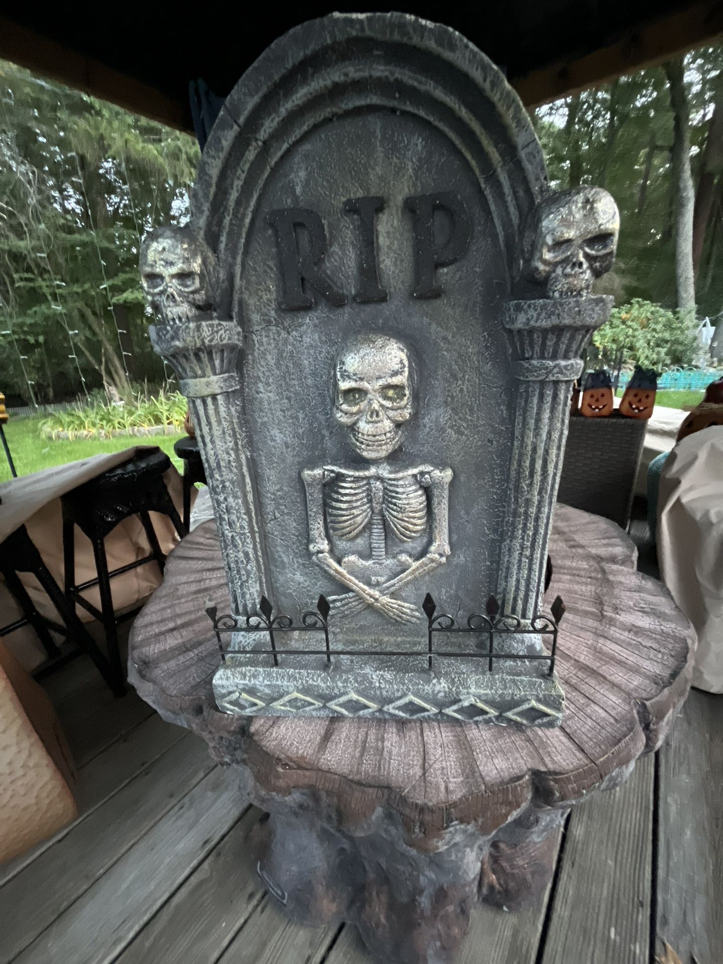 Resin Halloween RIP gravestone Used Good Cond