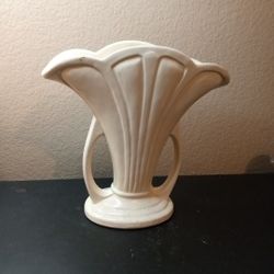 EXQUISITE VTG Circa 1930 Hull USA Granada Matte Ivory 9" Fan Vase

