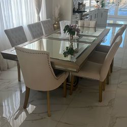 Z Gallery Dinning table And Chairs