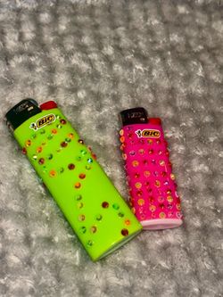 Customized lighters 🩷💚