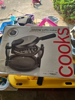 Waffle maker rotating