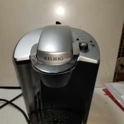 Keurig B145 OFFICE PRO. LIKE NEW.$400 VALUE. READ DESCRIPTION PLEASE