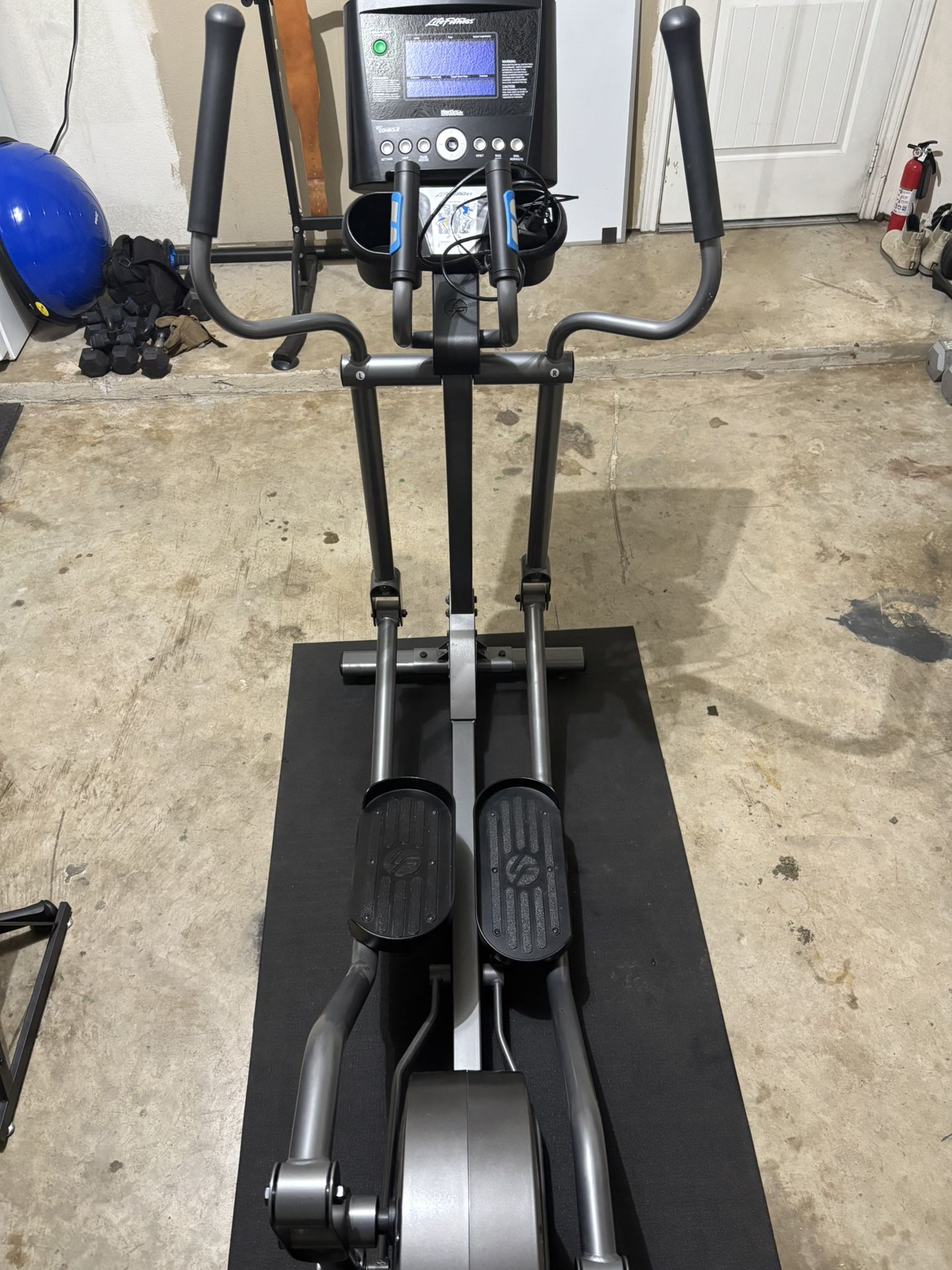 Life Fitness E1 Elipitical