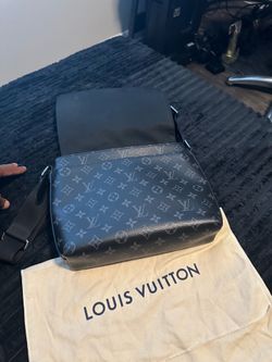 Louis Vuitton Messenger Bag