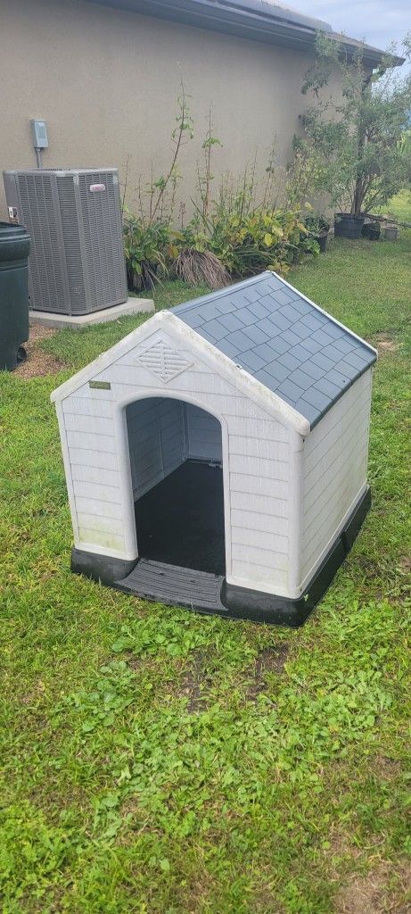 LEMBERI Durable Waterproof Plastic Dog House for Small to Large Sized Dogs, Indoor Outdoor Doghouse Puppy Shelter with Elevated Floor, Easy to Assembl