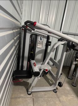 Gym Lat Pull Down