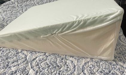 Extra Large Bed Wedge Pillow (33 x 30.5 x 12 inch