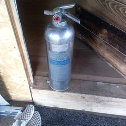 VINTAGE CASCO FIRE EXTINGUISHER WATER OR LOADED STREAM