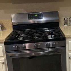Stove And Microwave 