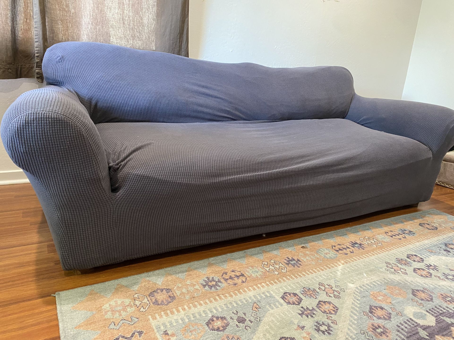 Comfy Couch w/Pillows!