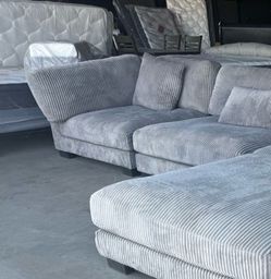 Brand knew still in boxes L sectional sofa