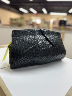 BOTTEGA VENETA INTRECCIATO LEATHER CLUTCH BAG – AUTHENTIC (USED)
