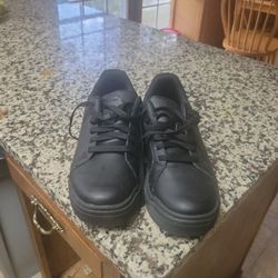 pair of black Tredsafe Women's Jenna Slip Resistant sneakers. 