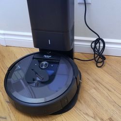 NEW cond  RAMBO ROBOT   VACUUM  , AMAZING SUCTION  , WORKS EXCELLENT  , IN THE BOX 