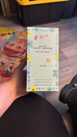 Daisy Marc Jacobs Skies