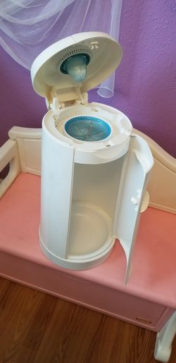 Munchkin Arm & Hammer Diaper Pail.. diaper genie