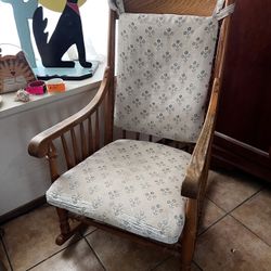 Vintage Rocking Chair 