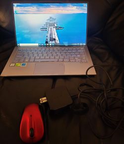 ASUS ZenBook S13