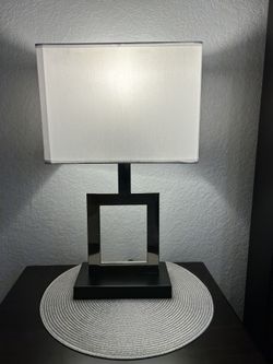 2 Medium lamps 
