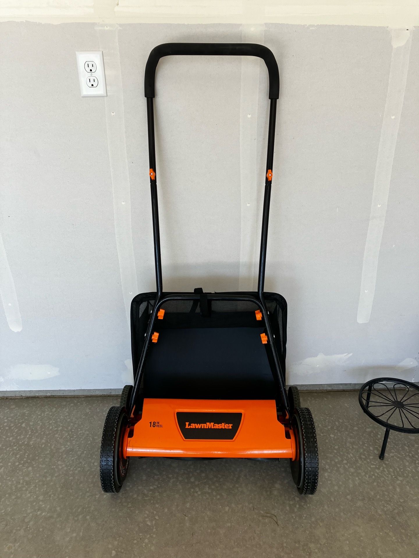 LawnMaster 18-Inch Push Reel Mower with Grass Catcher