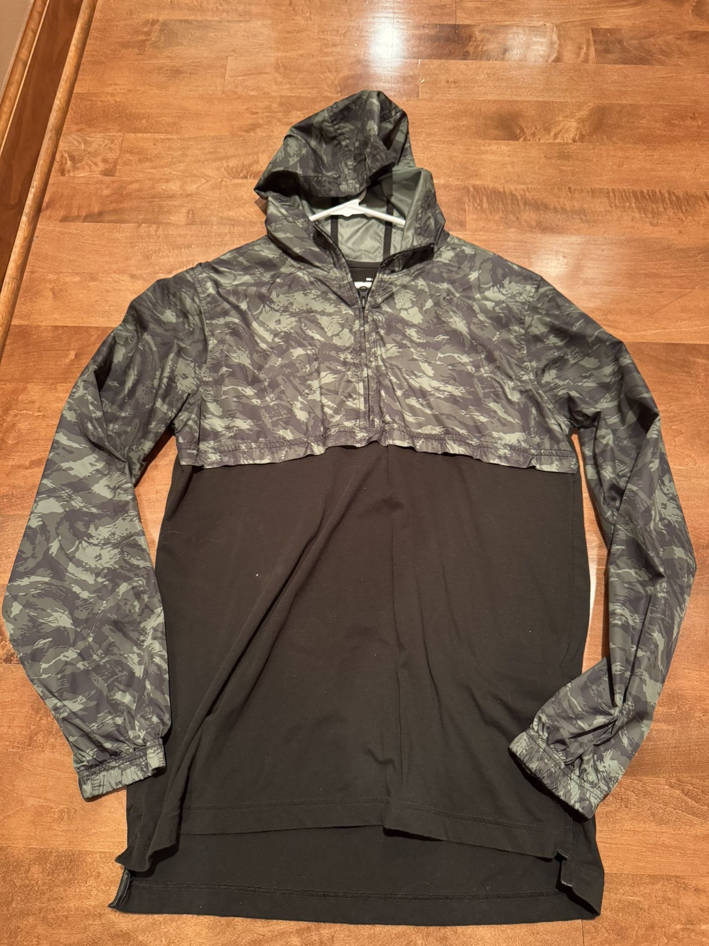 Mens Under Armour Windbreaker/pullover Shipping Available