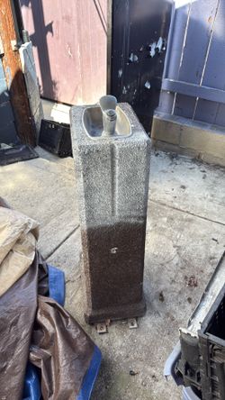 Fountain drinking water