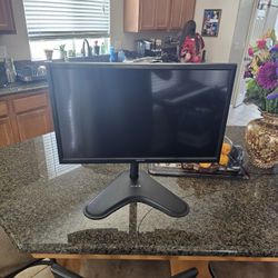 Samsung 24" HDTV/Monitor with remote and Vivo stand