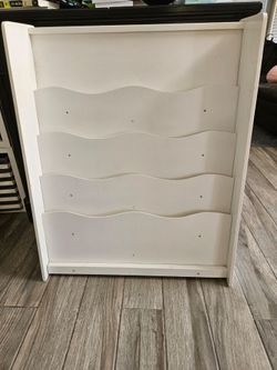 Kidcraft wood bookshelf