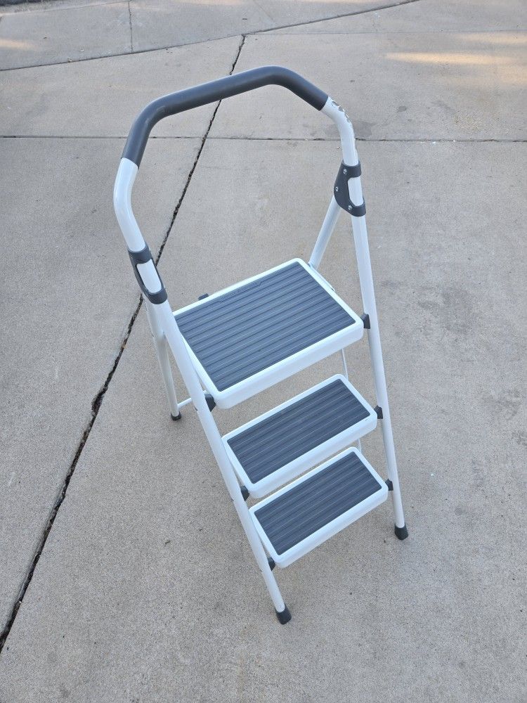 Gorrila Ladders 3 Step Compact Steel Step Stool