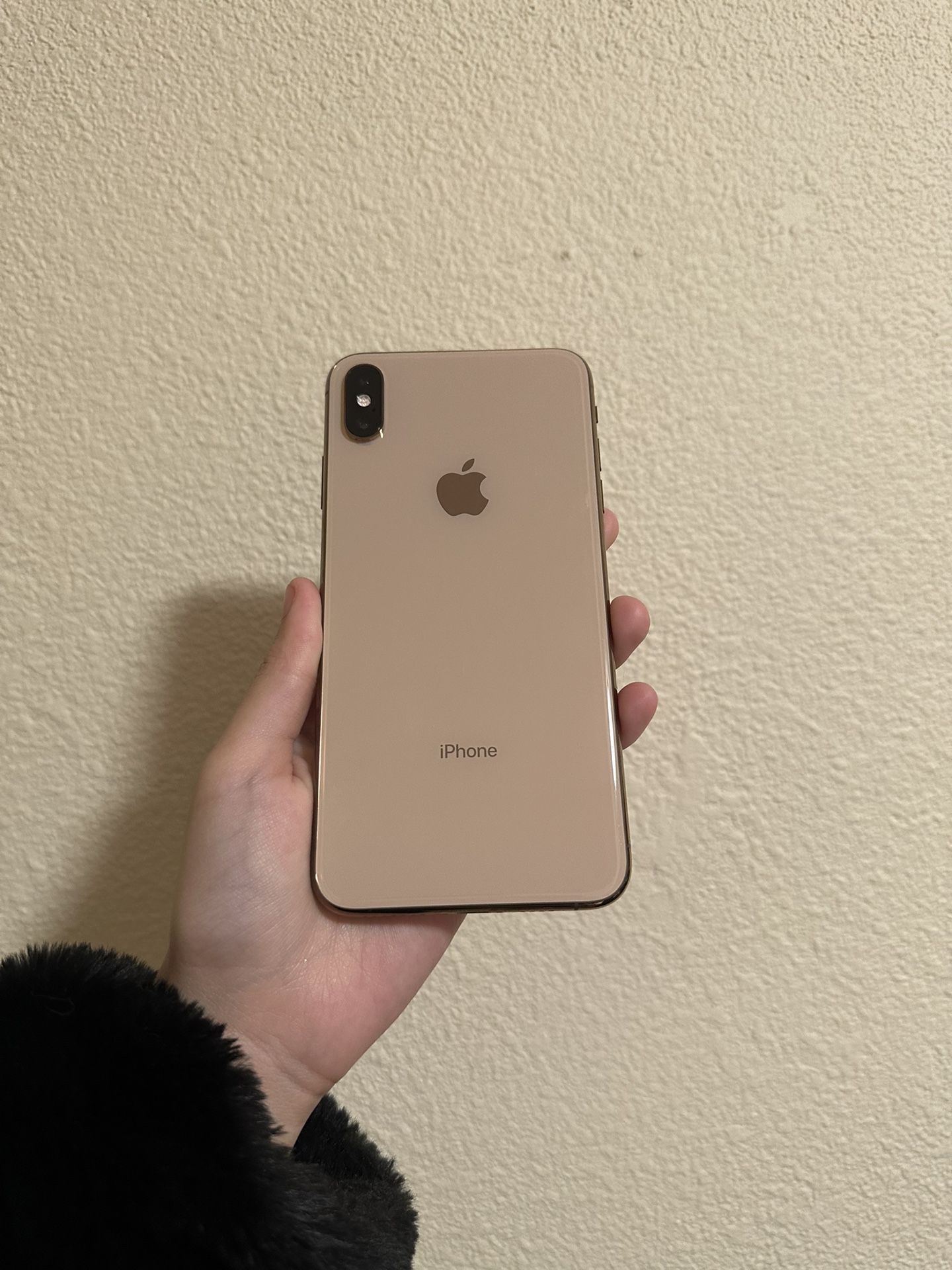 iPhone XS Max Unlocked in Like New Condition in San Jose