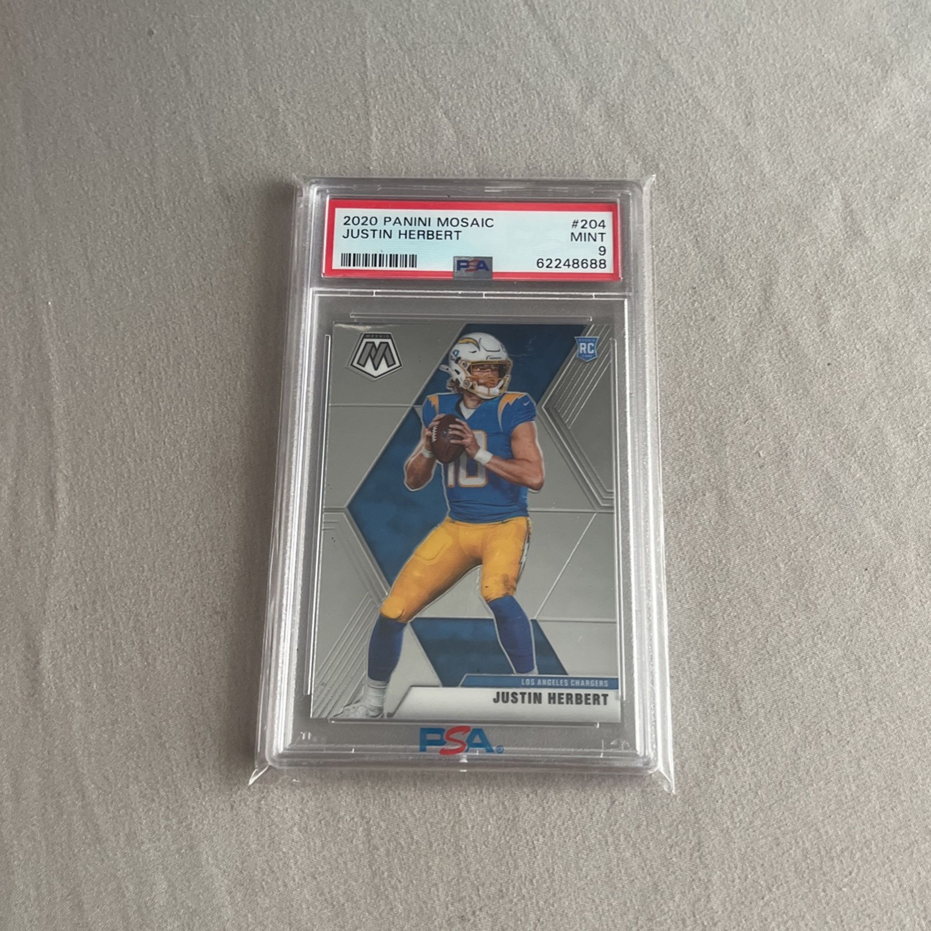 2020 Panini Mosaic Justin Herbert RC Rookie Base Prizm #204 PSA 9