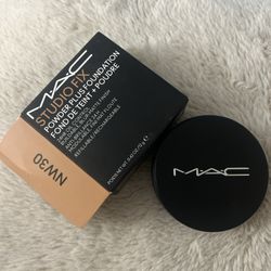 MAC STUDIO FIX POWDER PLUS FOUNDATION NW30