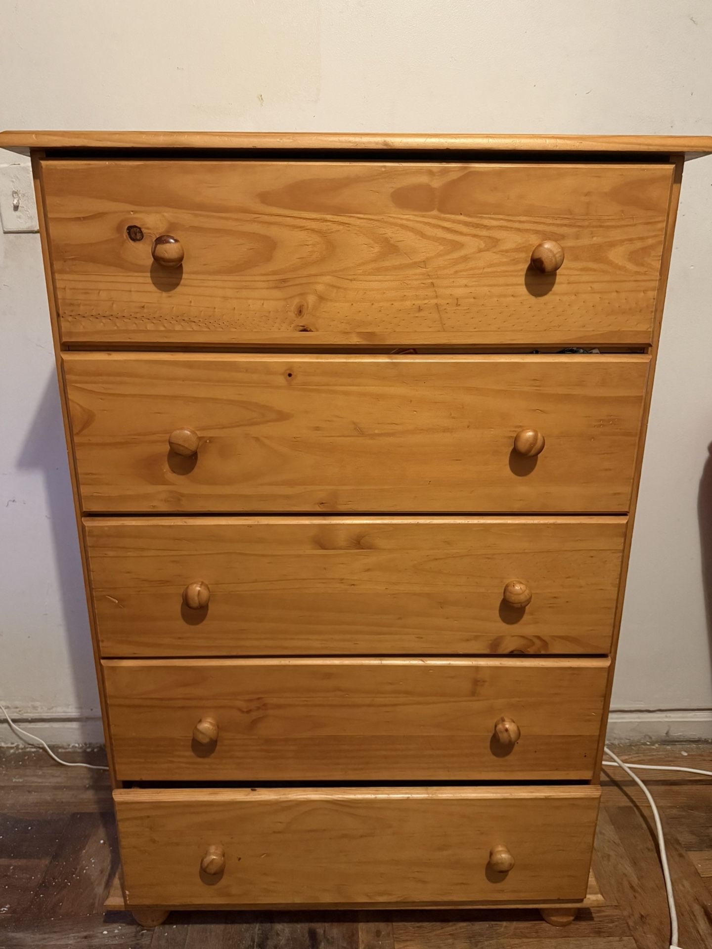 Good Condition Wooden Dresser’s