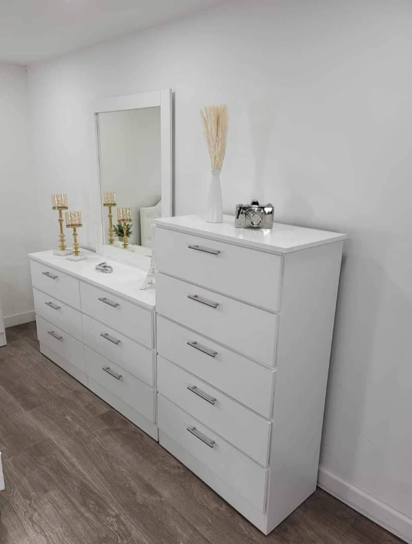 DRESSER WITH MIRROR AND CHEST ( CÓMODA CON ESPEJO Y GAVETERO)