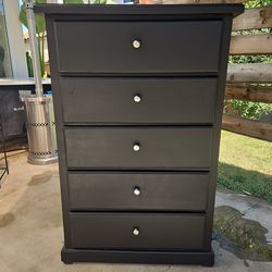 5 drawer Dresser