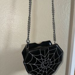 Web heart purse