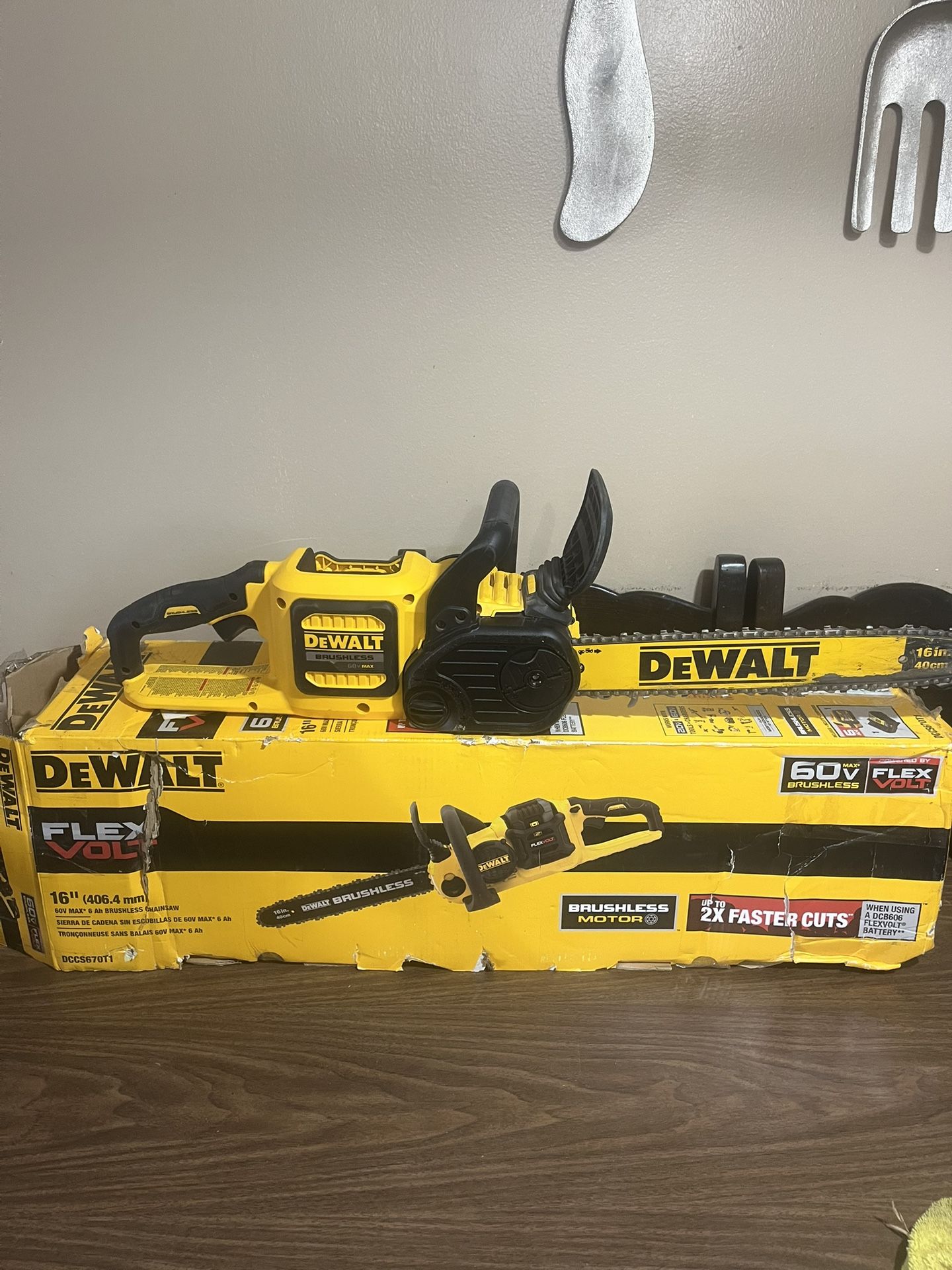 DeWalt 60v FLEX VOLT Brushless 16” Chainsaw