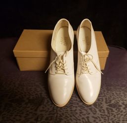 Vintage Woman's Golf Shoes