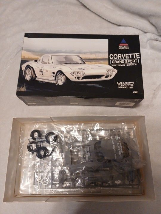 ACCURATE MINIATURES CORVETTE GRAND SPORT HIGHLEY DETAILED 1:24 SCALE KIT 