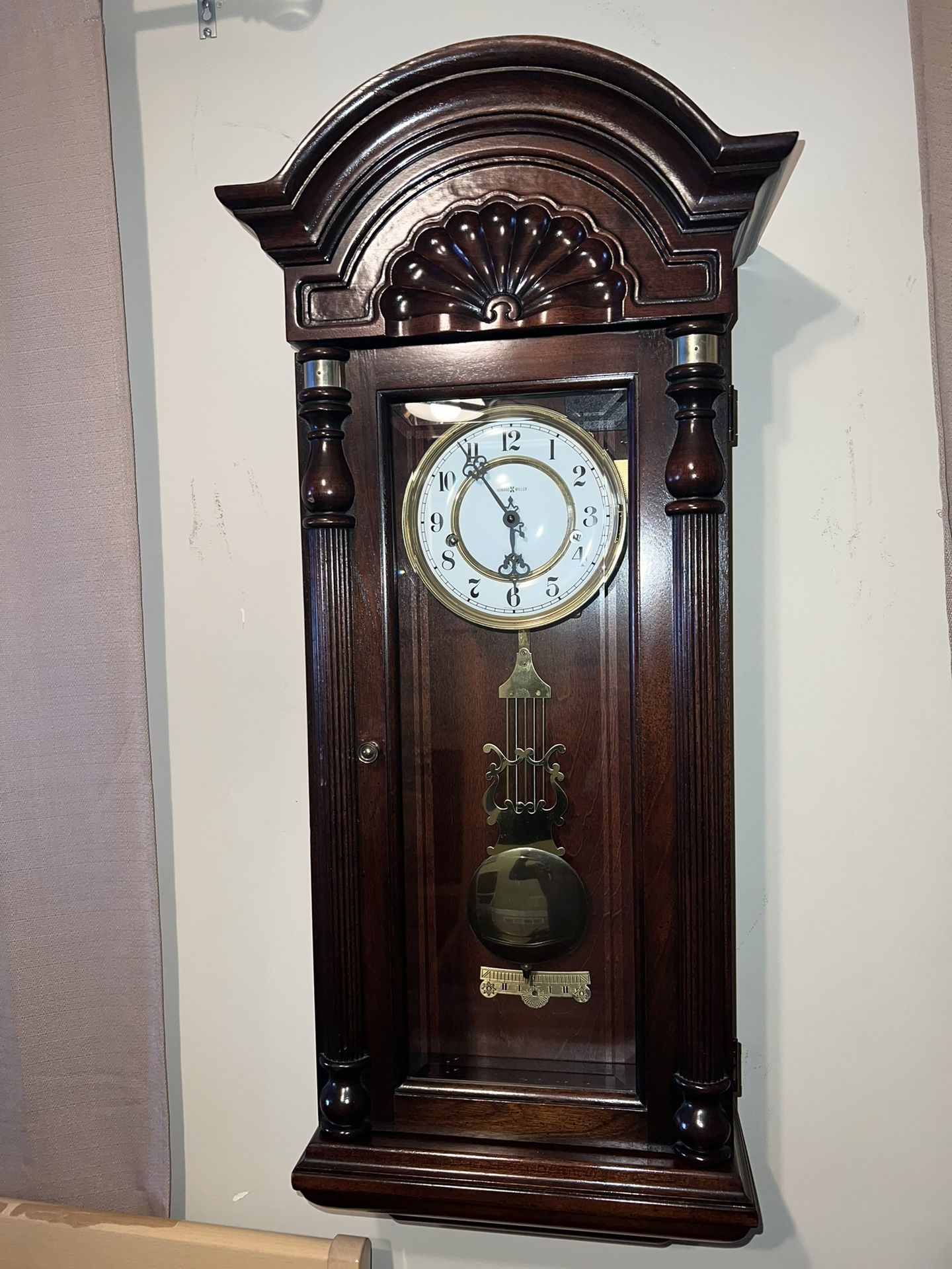 Howard Miller Wallclock Model 612-221 Like new